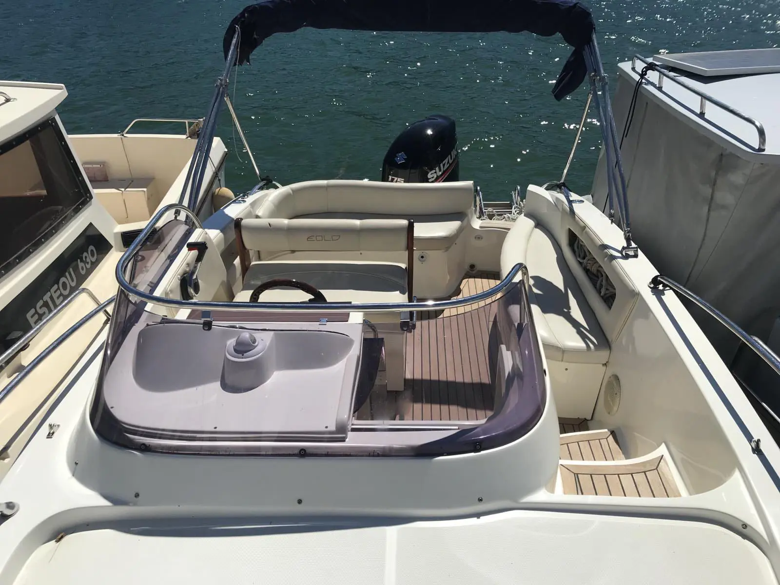 Open deck layout of the Eolo 650 Day